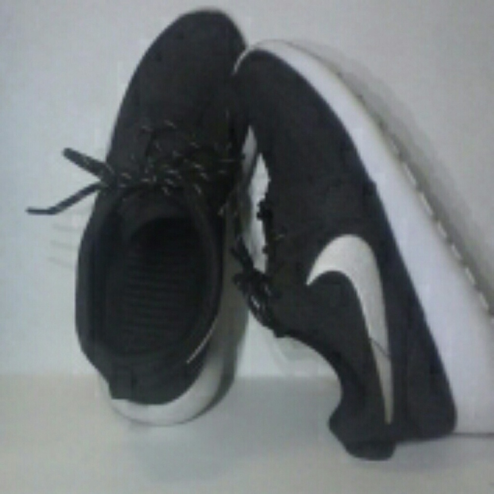 Nike - Picture 2 of 2